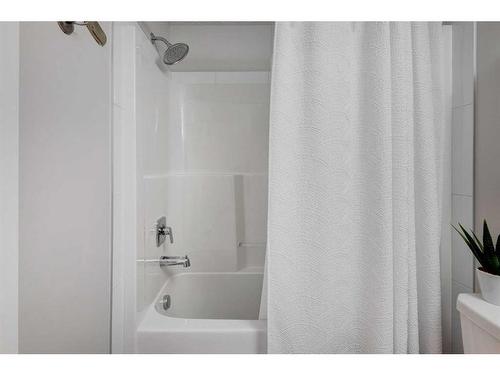 309-16 Sage Hill Terrace Nw, Calgary, AB - Indoor Photo Showing Bathroom