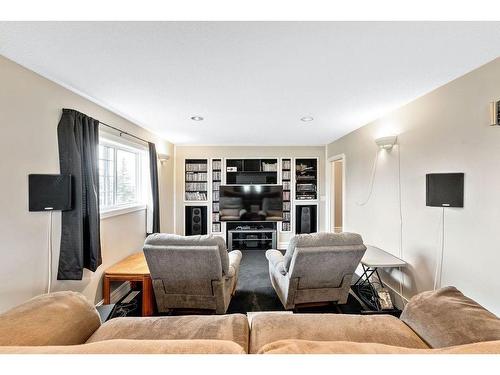 246025 20 Street East, Rural Foothills County, AB - Indoor Photo Showing Living Room