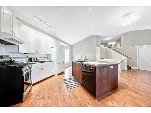 246025 20 Street East, Rural Foothills County, AB - Indoor Photo Showing Kitchen