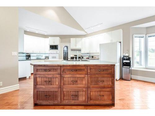 246025 20 Street East, Rural Foothills County, AB - Indoor Photo Showing Kitchen