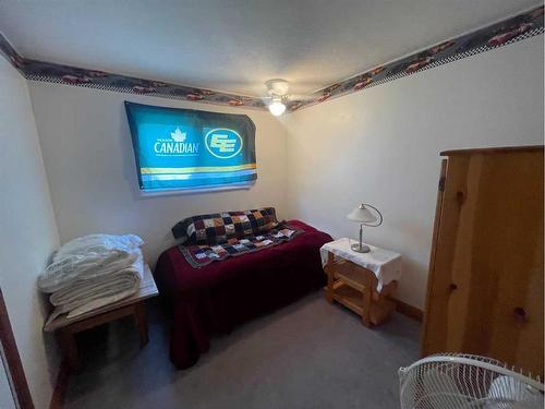 40 Westhill Crescent, Didsbury, AB - Indoor Photo Showing Bedroom