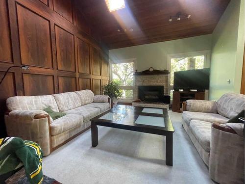 40 Westhill Crescent, Didsbury, AB - Indoor Photo Showing Living Room With Fireplace