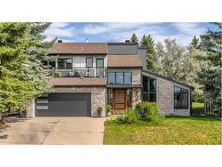 204 Pump Hill View SW Calgary, AB T2V 4M9