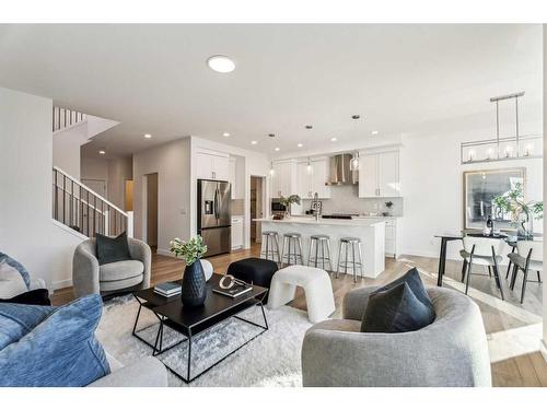 23 Saddlebred Place, Cochrane, AB - Indoor Photo Showing Living Room