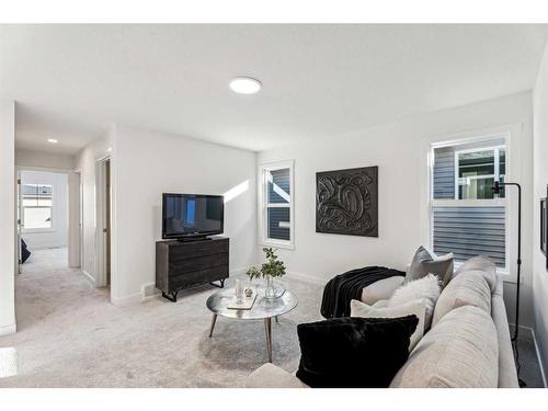 23 Saddlebred Place, Cochrane, AB - Indoor Photo Showing Living Room