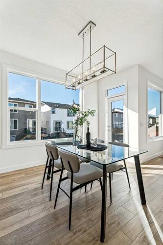 23 Saddlebred Place, Cochrane, AB - Indoor Photo Showing Dining Room