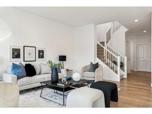 23 Saddlebred Place, Cochrane, AB - Indoor Photo Showing Living Room