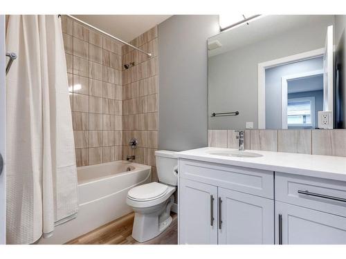 191 Lake Arrow Green Se, Calgary, AB - Indoor Photo Showing Bathroom