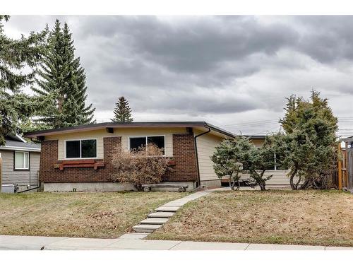 191 Lake Arrow Green Se, Calgary, AB - Outdoor