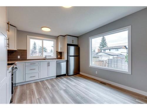 191 Lake Arrow Green Se, Calgary, AB - Indoor Photo Showing Kitchen