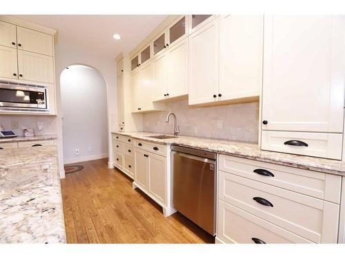 672 Royalite Way, Diamond Valley, AB - Indoor Photo Showing Kitchen