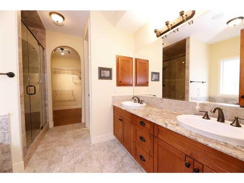 672 Royalite Way, Diamond Valley, AB - Indoor Photo Showing Bathroom