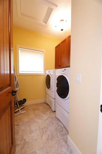 672 Royalite Way, Diamond Valley, AB - Indoor Photo Showing Laundry Room