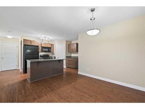 11201-2781 Chinook Winds Drive Sw, Airdrie, AB - Indoor Photo Showing Kitchen