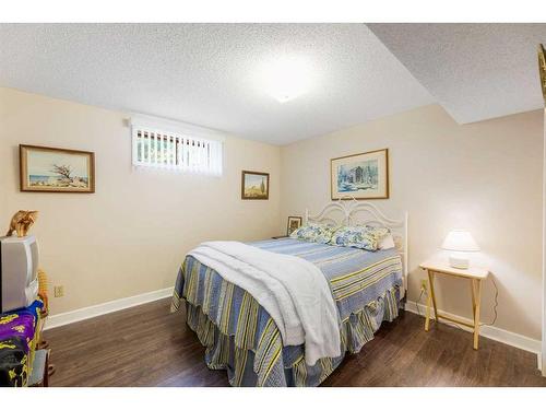 40 Mount Vista Estates, Rural Rocky View County, AB - Indoor Photo Showing Bedroom