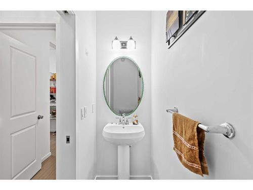 123 Walden Heights Se, Calgary, AB - Indoor Photo Showing Bathroom