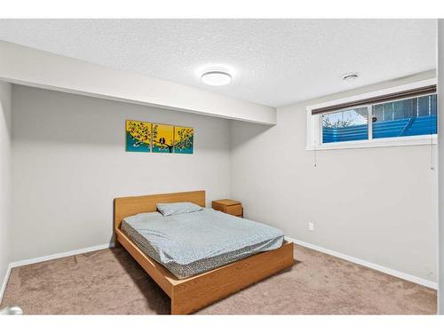 123 Walden Heights Se, Calgary, AB - Indoor Photo Showing Bedroom