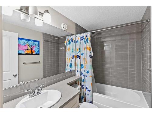 123 Walden Heights Se, Calgary, AB - Indoor Photo Showing Bathroom