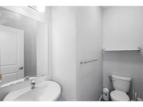 307 Walgrove Boulevard Se, Calgary, AB - Indoor Photo Showing Bathroom