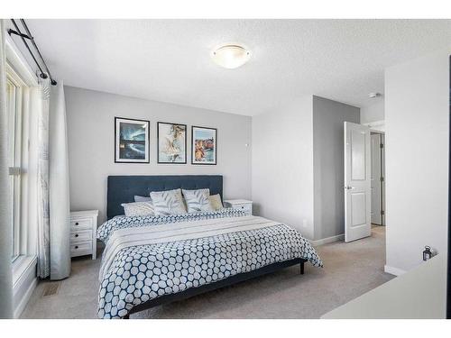 307 Walgrove Boulevard Se, Calgary, AB - Indoor Photo Showing Bedroom