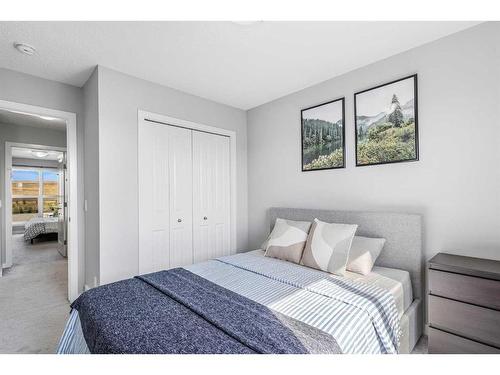 307 Walgrove Boulevard Se, Calgary, AB - Indoor Photo Showing Bedroom