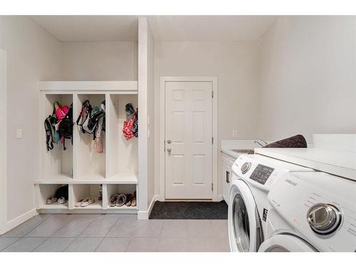 1611 Monteith Drive Se Drive, High River, AB - Indoor Photo Showing Laundry Room