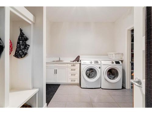 1611 Monteith Drive Se Drive, High River, AB - Indoor Photo Showing Laundry Room