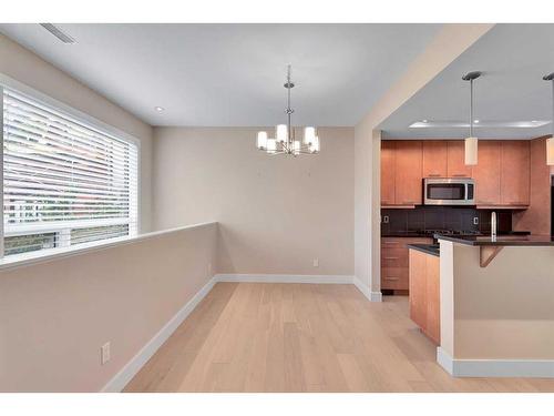 202-180 9 Street Ne, Calgary, AB - Indoor Photo Showing Kitchen