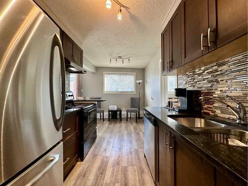 203-312 15 Avenue Ne, Calgary, AB - Indoor Photo Showing Kitchen