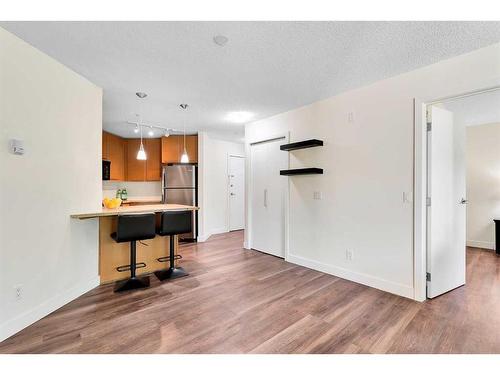 113-35 Richard Court Sw, Calgary, AB - Indoor Photo Showing Kitchen