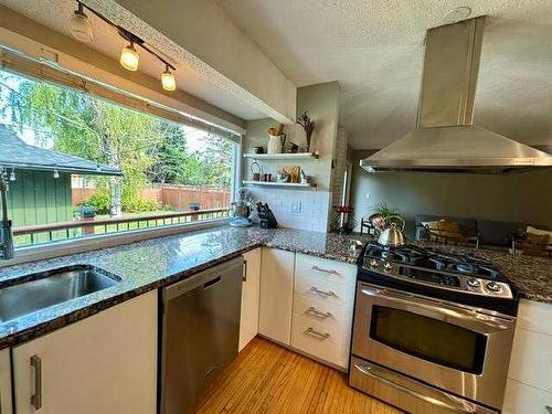 2311 Lake Bonavista Drive Se, Calgary, AB - Indoor Photo Showing Kitchen