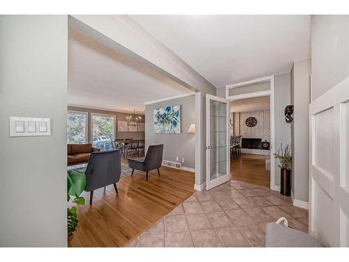 2311 Lake Bonavista Drive Se, Calgary, AB - Indoor Photo Showing Living Room