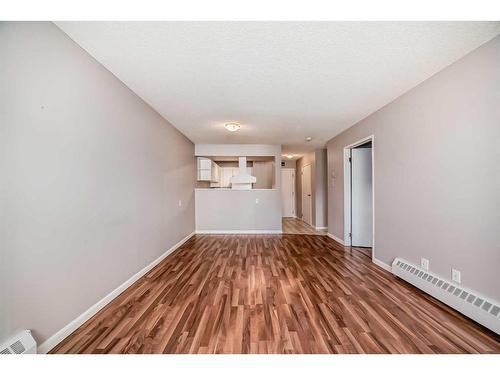 210-2204 1 Street Sw, Calgary, AB - Indoor Photo Showing Other Room