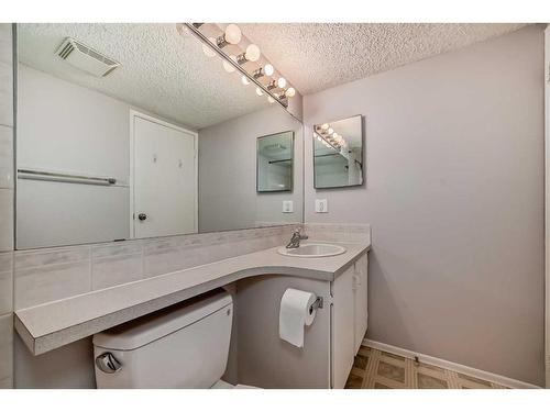 210-2204 1 Street Sw, Calgary, AB - Indoor Photo Showing Bathroom