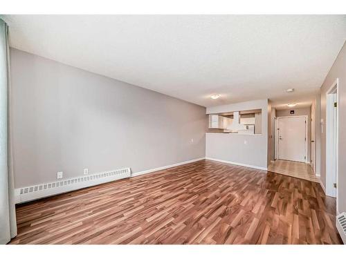 210-2204 1 Street Sw, Calgary, AB - Indoor Photo Showing Other Room