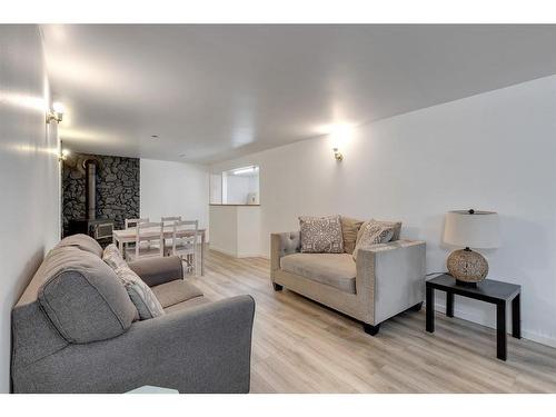 96 Pensacola Close Se, Calgary, AB - Indoor Photo Showing Living Room