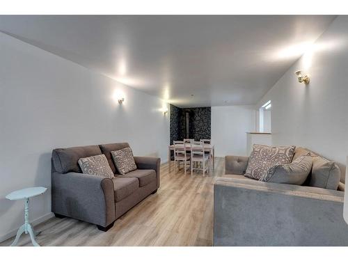 96 Pensacola Close Se, Calgary, AB - Indoor Photo Showing Living Room