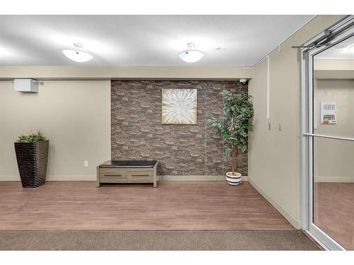 310-7110 80 Avenue Ne, Calgary, AB - Indoor Photo Showing Other Room