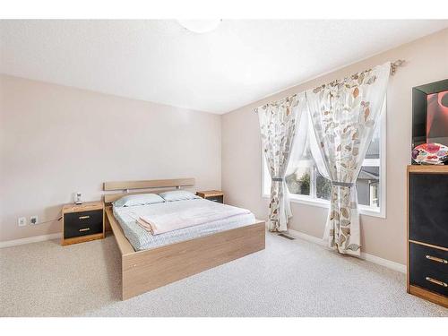 356 Windermere Drive, Chestermere, AB - Indoor Photo Showing Bedroom