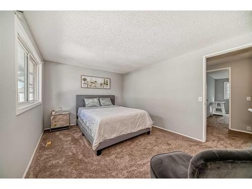 102-999 Canyon Meadows Drive Sw, Calgary, AB - Indoor Photo Showing Bedroom