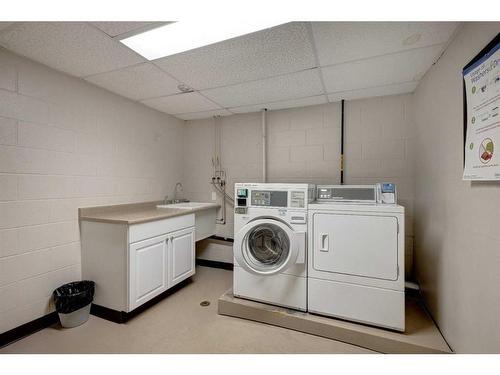 4-1717 Westmount Road Nw, Calgary, AB - Indoor Photo Showing Laundry Room