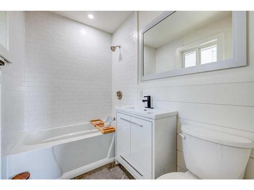 1227 Ninga Road Nw, Calgary, AB - Indoor Photo Showing Bathroom