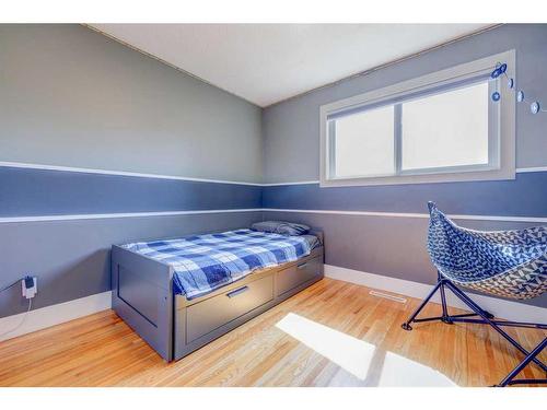 1227 Ninga Road Nw, Calgary, AB - Indoor Photo Showing Bedroom