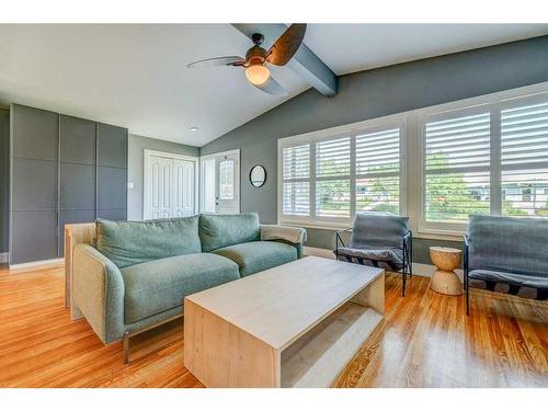 1227 Ninga Road Nw, Calgary, AB - Indoor Photo Showing Living Room