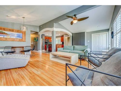 1227 Ninga Road Nw, Calgary, AB - Indoor Photo Showing Living Room