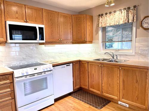 1901 Riverside Road Nw, High River, AB - Indoor Photo Showing Kitchen With Double Sink