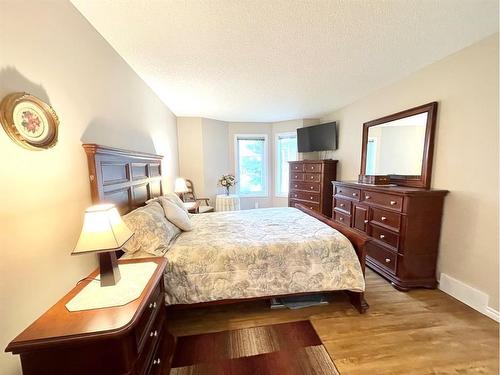 1901 Riverside Road Nw, High River, AB - Indoor Photo Showing Bedroom