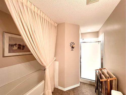 1901 Riverside Road Nw, High River, AB - Indoor