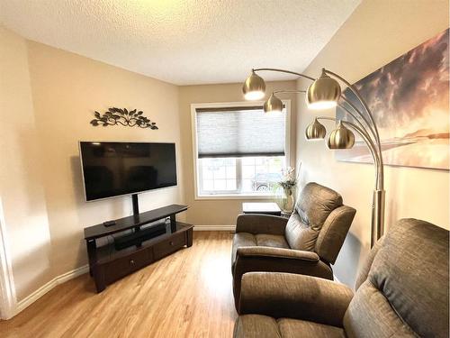 1901 Riverside Road Nw, High River, AB - Indoor Photo Showing Living Room