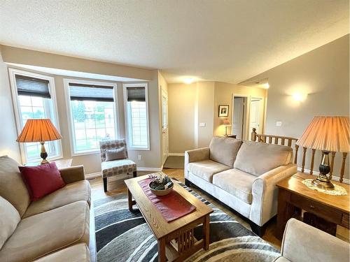 1901 Riverside Road Nw, High River, AB - Indoor Photo Showing Living Room